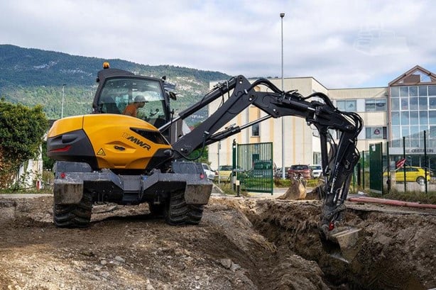 2024 MECALAC 11MWR